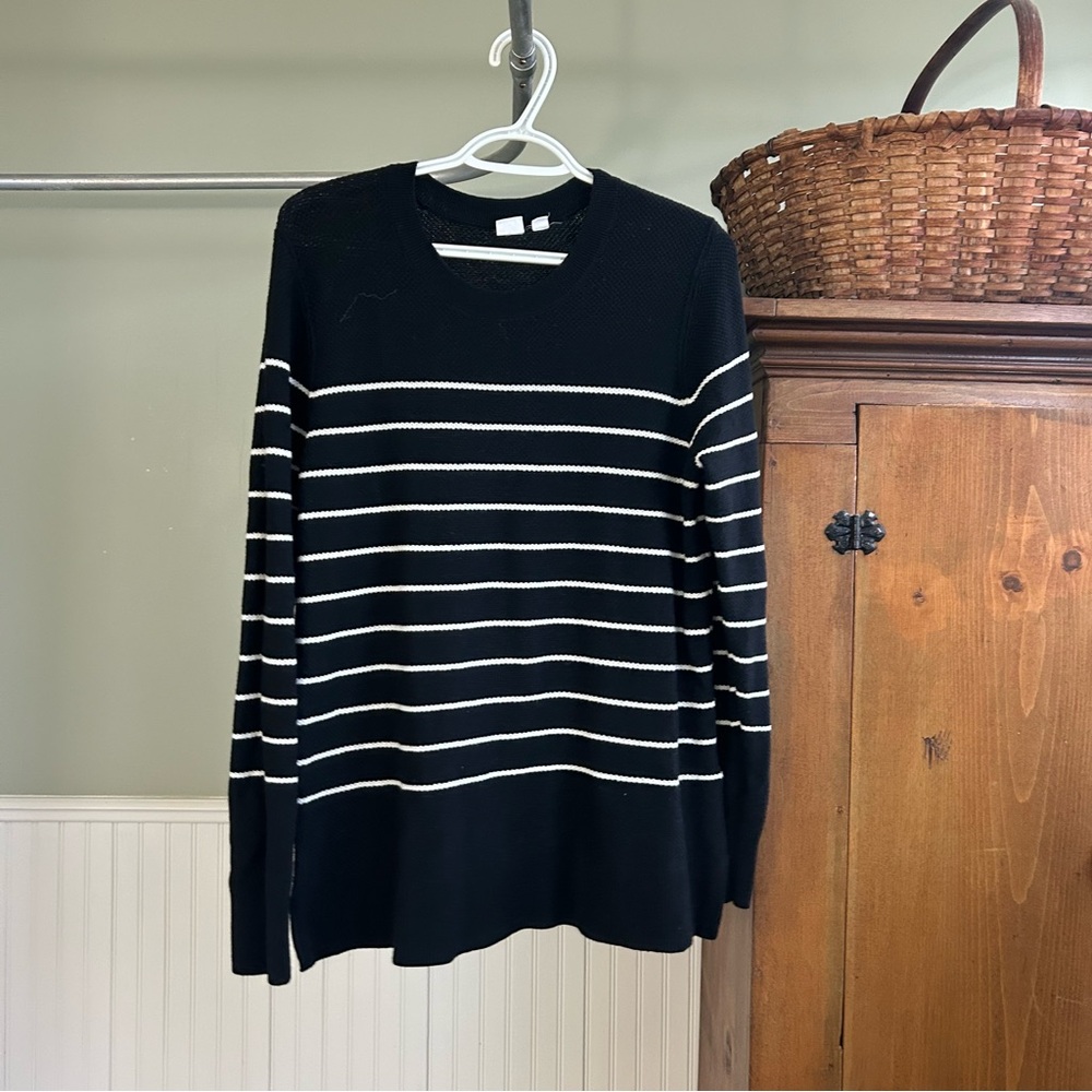 GAP Classic Black Knit Sweater with Split Hem